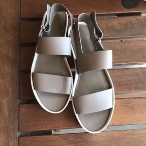 NWT Vince Flatform Sandals 9-1/2